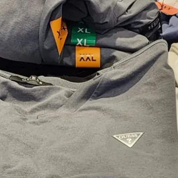GUESS 브이넥 반팔티셔츠 M,L,XL,XXL ASIAN SIZE